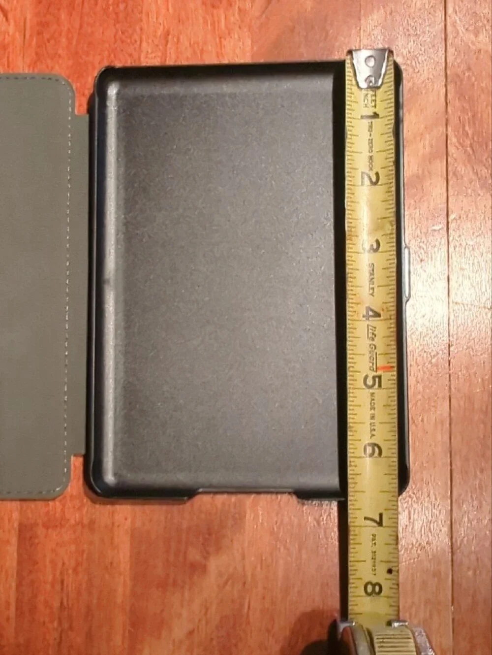 Kindle protective Folio Case with Tree Swing Design in Cream and Black